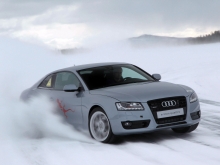 Audi e-tron quattro concept 2011 13